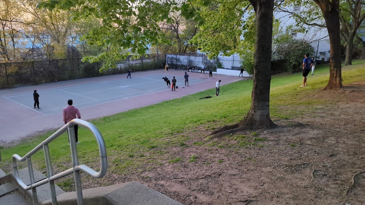 Terrace Avenue Park (Tennis Court)