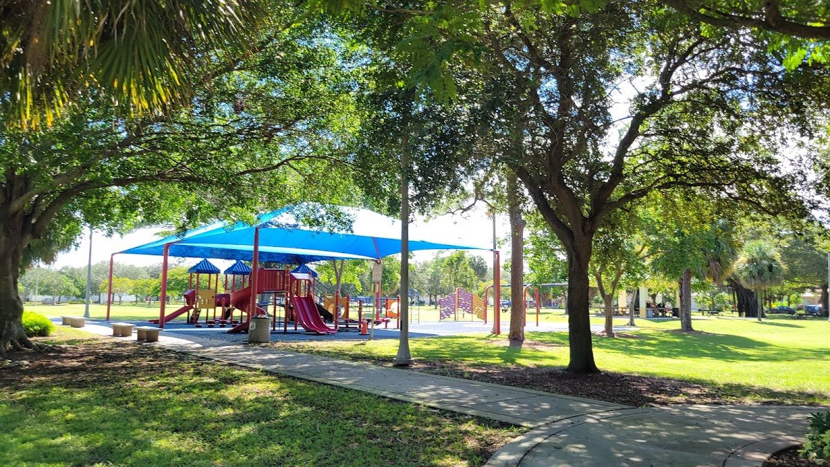 Hunters Manor Park (Tennis Court)