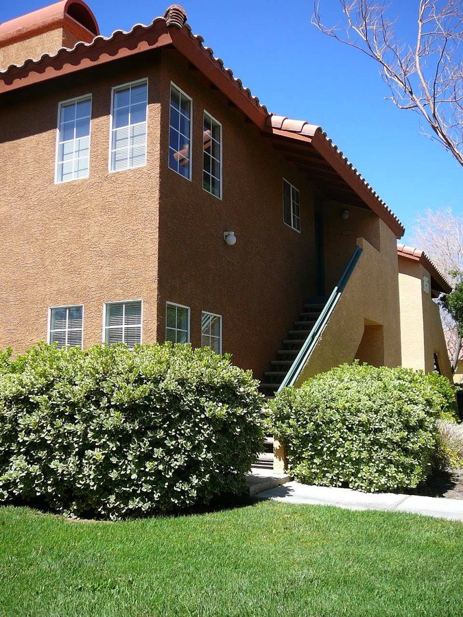 Mariposa Flats Apartments – pickleball court in Las Vegas
