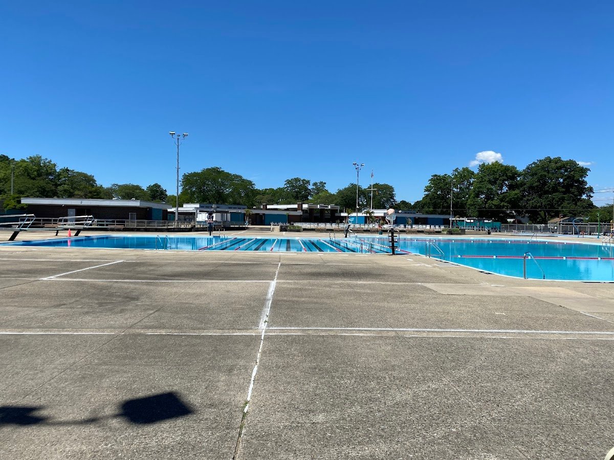 Veterans Memorial Park Pool