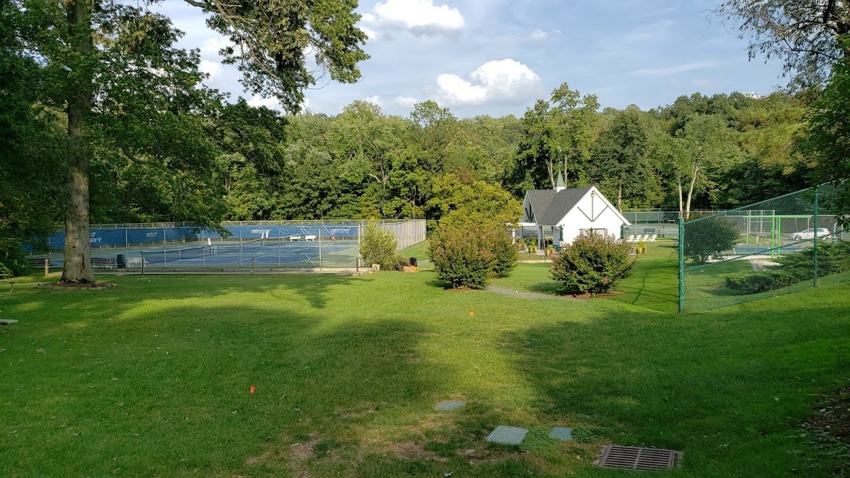 Crestview Swim and Tennis Club