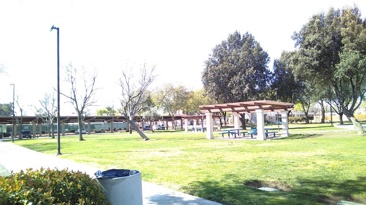 Foss Field Park (Tennis Court)