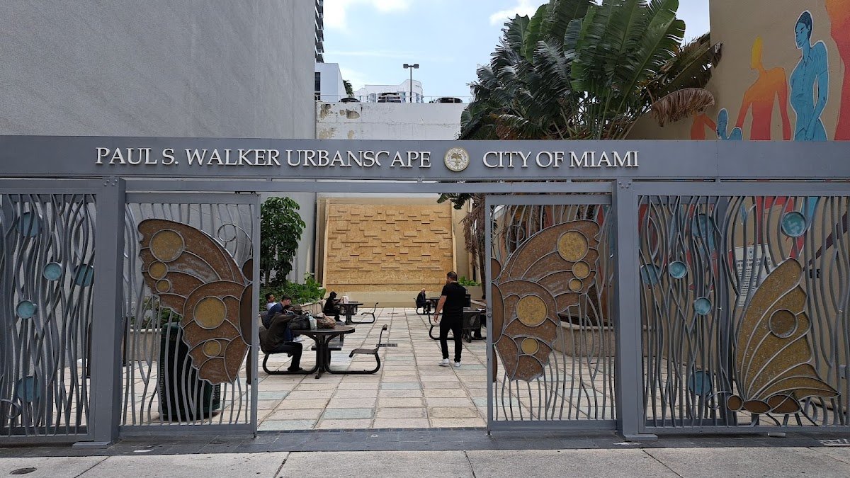 Paul S. Walker Urbanscape – golf course in Miami
