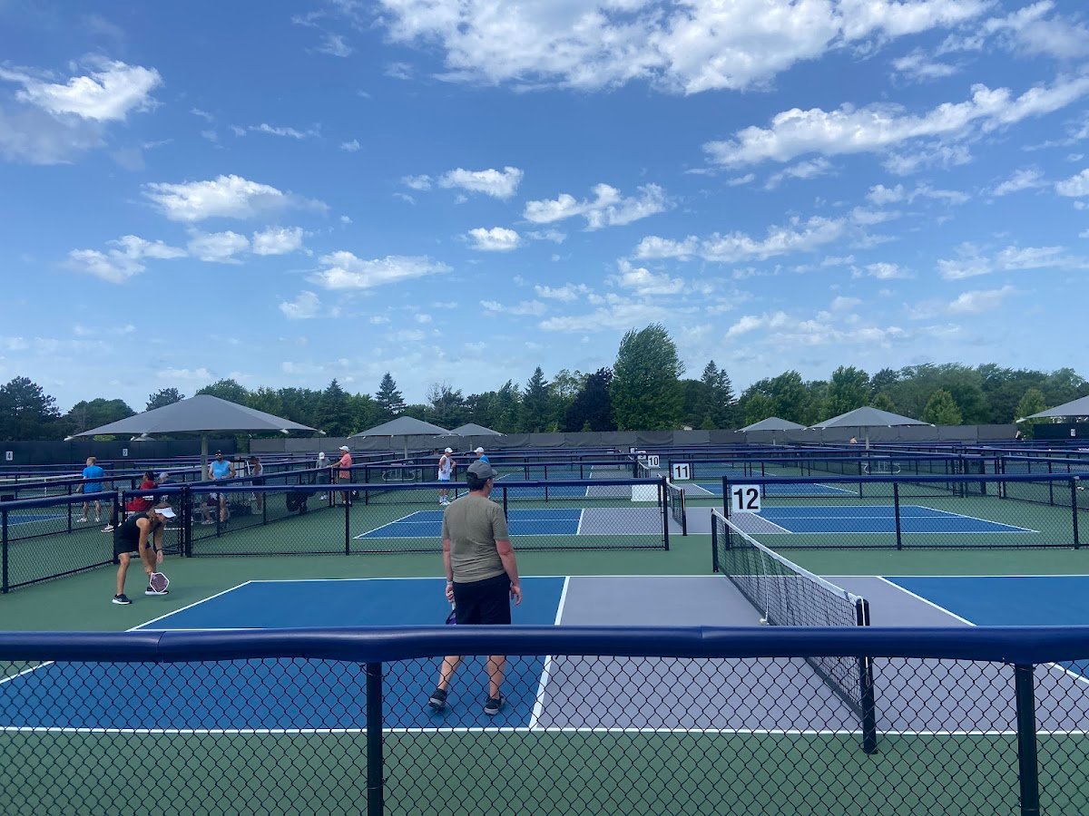 Lakeview Knolls Park (Tennis Court)