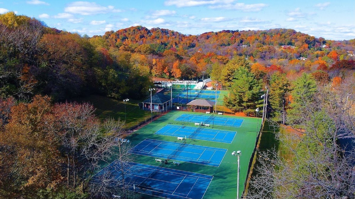 Seven Hills Swim & Tennis Club