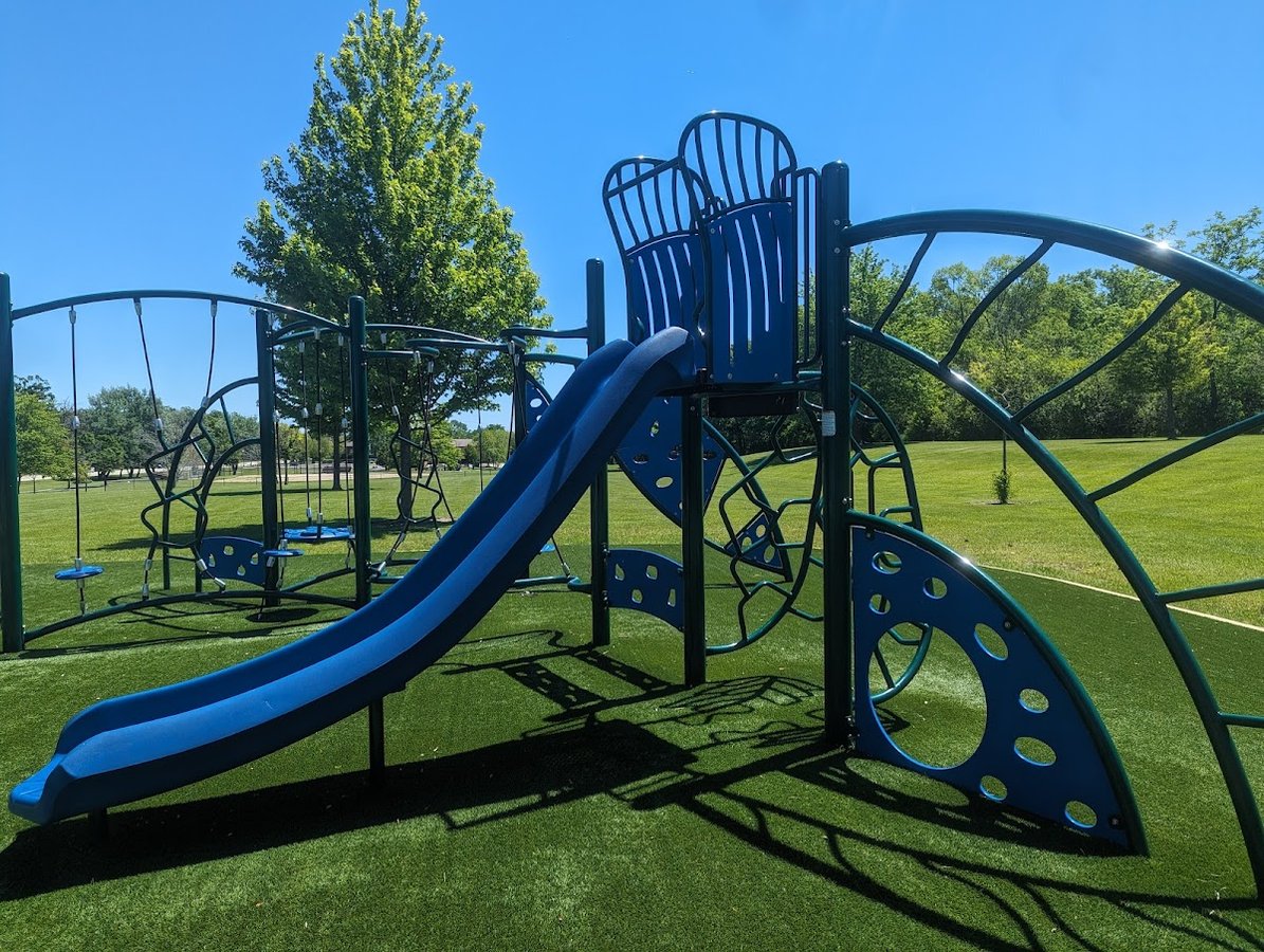 Wadsworth Village Park (Tennis Court)