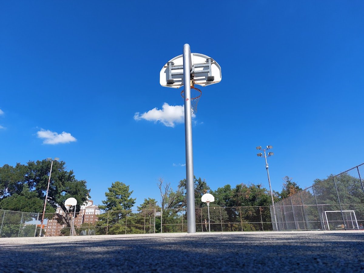 Lake Cliff Basketball Courts