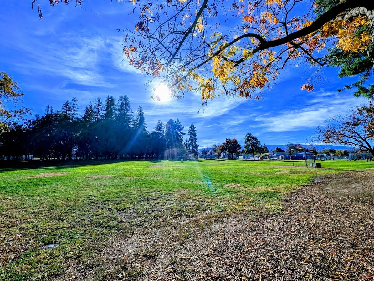 Serra Park Tennis Courts
