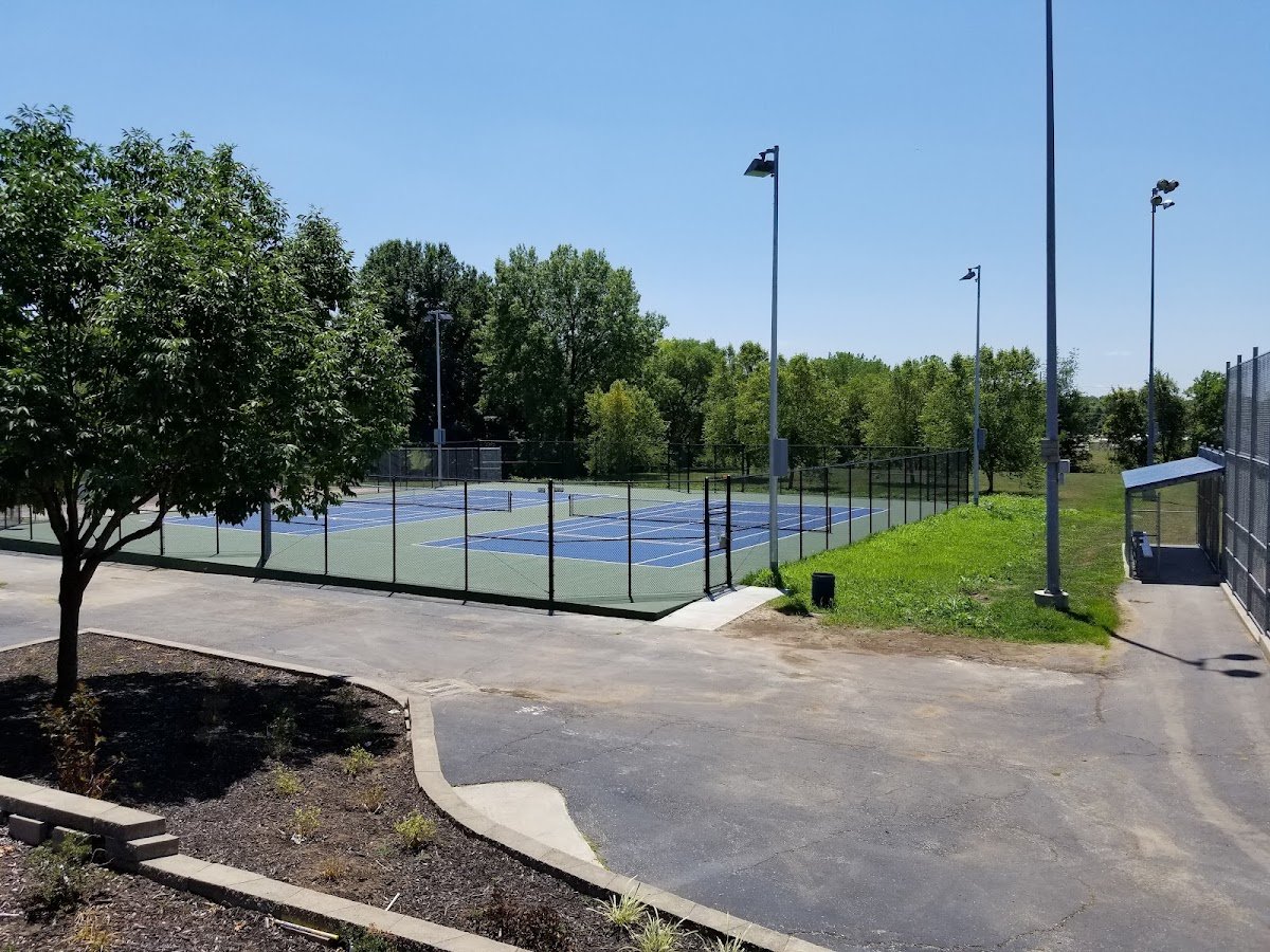 Blue Springs Park (Tennis Court)