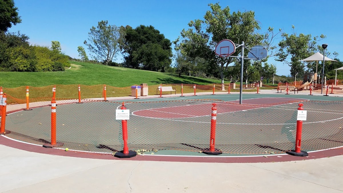 Moulton Meadows Park (Tennis Court)