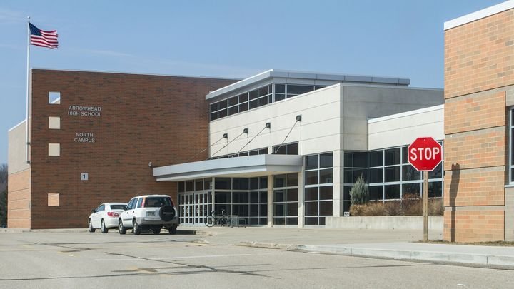 Arrowhead Union High School Tennis Courts (Tennis Court)