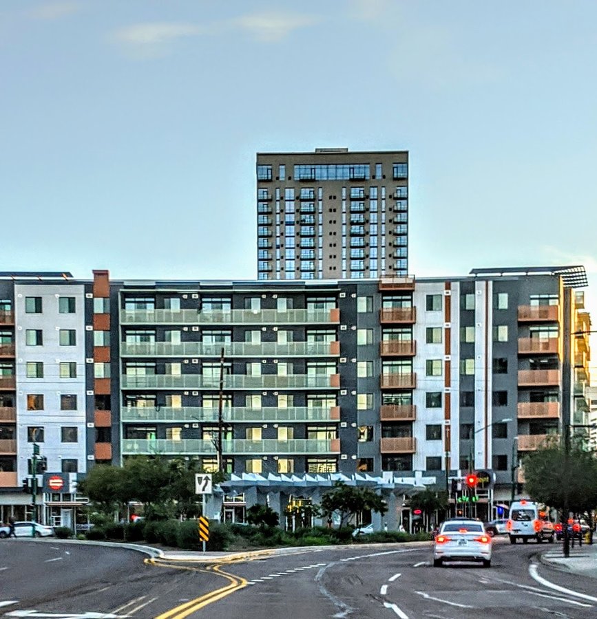 Quality Inn & Suites Downtown (Tennis Court) – pickleball court in Phoenix