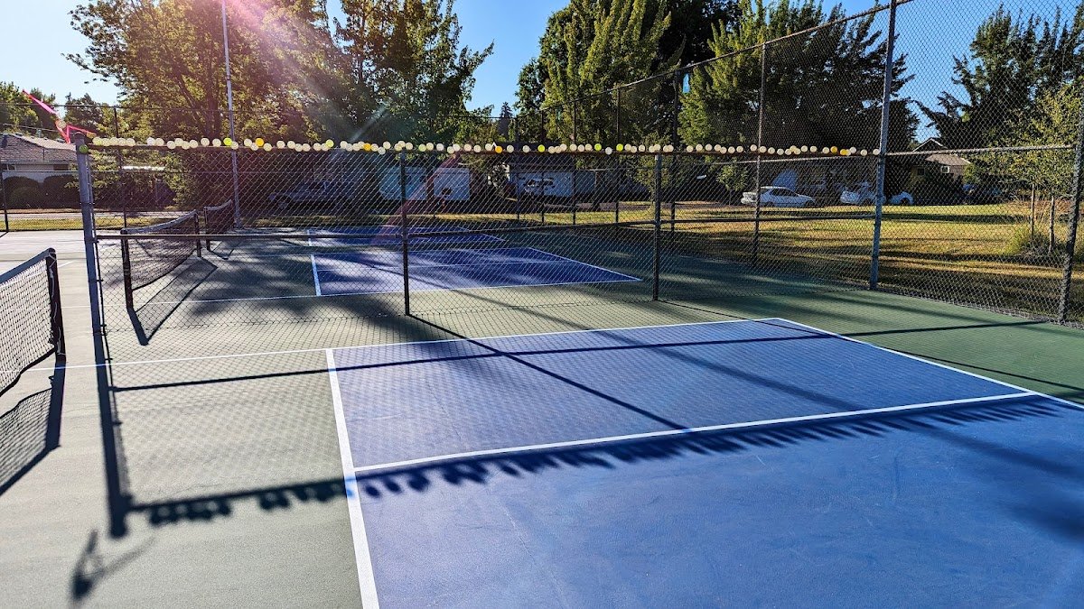 Westmoreland Park (Tennis Court)